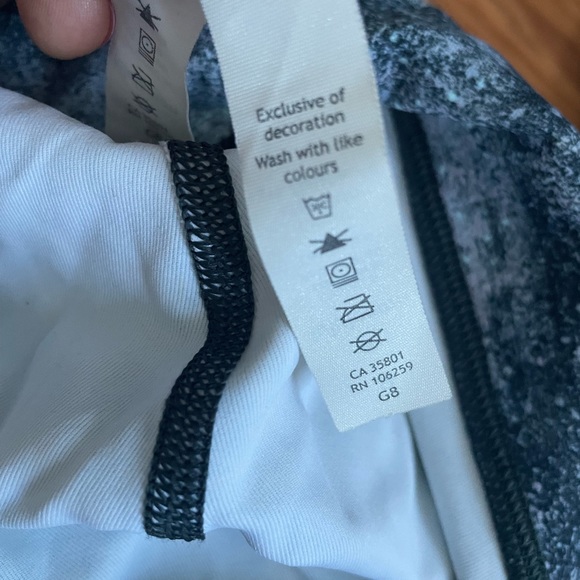 Wunder Under Lululemon Galaxy Print Leggings (size 8) - Picture 8 of 8